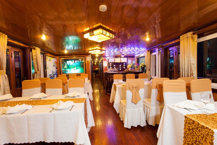 Privat dagstur til Ha Long Bay fra Hanoi, med cruise, grotter og flytende landsbyer, foto 6 | wizardtrip