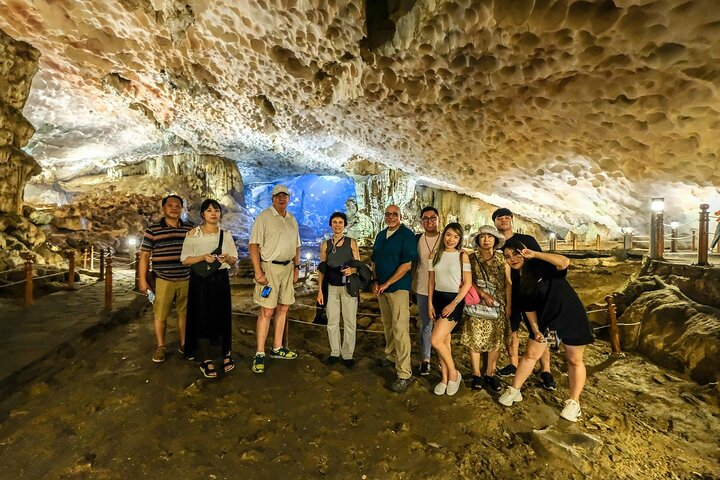 Privat dagstur til Ha Long Bay fra Hanoi, med cruise, grotter og flytende landsbyer, foto 9 | wizardtrip