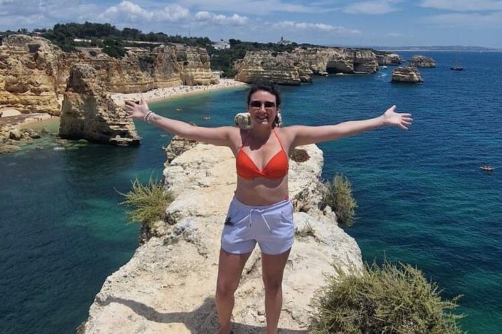 Guided hiking tour along the Algarve coast, exploring cliffs, caves, and beaches near Faro, Portugal, photo 36 | wizardtrip