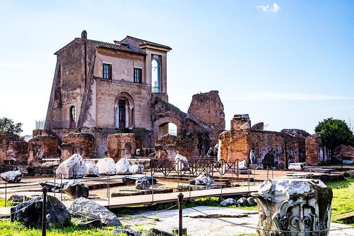 Small group tour of the Colosseum, Roman Forum, and Palatine Hill in Rome, Italy, photo 7 | wizardtrip