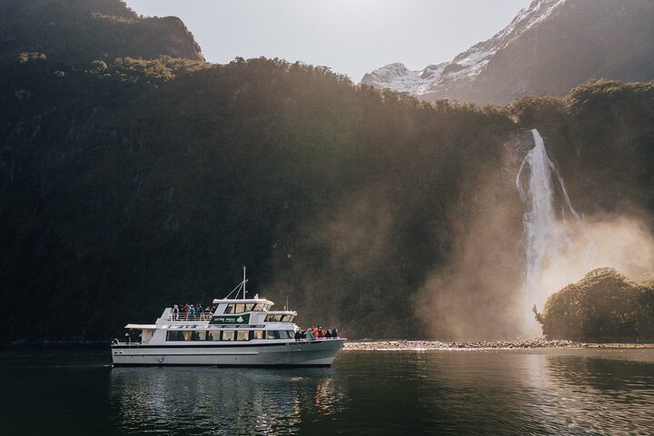 Vol panoramique et croisière sur Milford Sound, parc national de Fiordland, Nouvelle-Zélande, photo 6 | wizardtrip