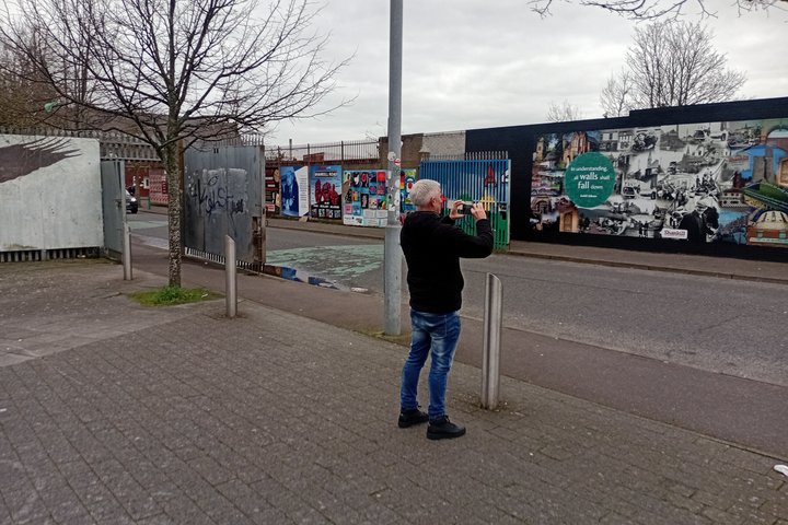 Ontdek de levendige politieke muurschilderingen en historische bezienswaardigheden van Belfast tijdens een privé taxitour met lokale gidsen, foto 19 | wizardtrip