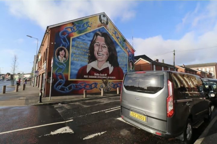 Ontdek de levendige politieke muurschilderingen en historische bezienswaardigheden van Belfast tijdens een privé taxitour met lokale gidsen, foto 20 | wizardtrip