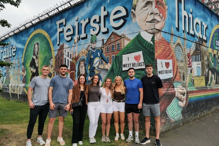 Ontdek de levendige politieke muurschilderingen en historische bezienswaardigheden van Belfast tijdens een privé taxitour met lokale gidsen, foto 23 | wizardtrip