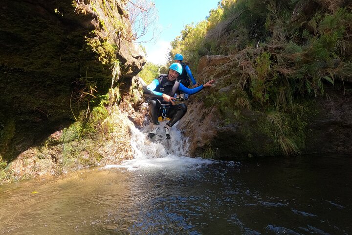Beginner canyoning adventure in Madeira with rappels, jumps, and slides in a natural park, photo 7 | wizardtrip