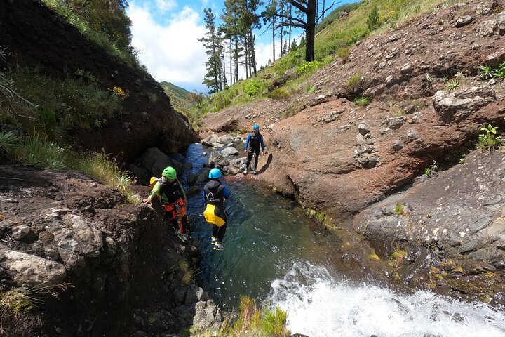 Beginner canyoning adventure in Madeira with rappels, jumps, and slides in a natural park, photo 8 | wizardtrip
