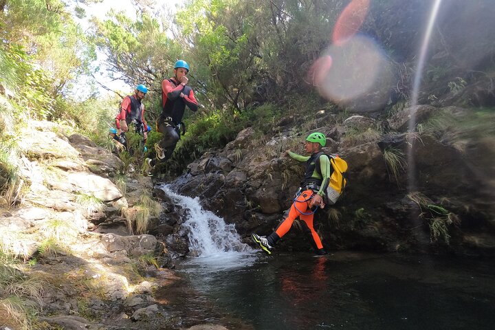 Beginner canyoning adventure in Madeira with rappels, jumps, and slides in a natural park, photo 25 | wizardtrip