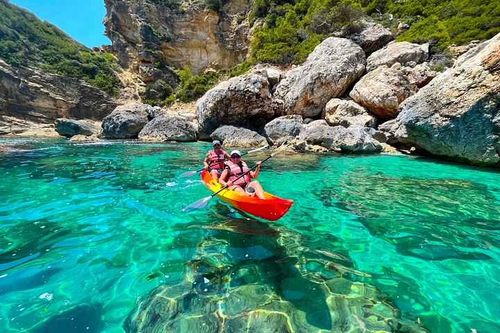 Cala Granadella : Grottes Inexplorées & Paradis du Snorkeling en Kayak | wizardtrip