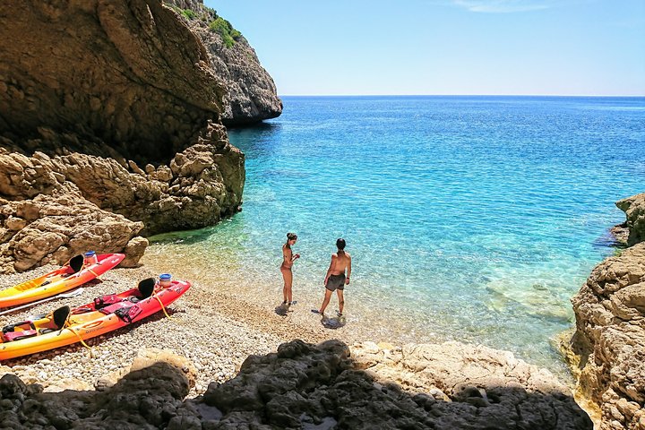 Kayak tour exploring caves and snorkeling in the clear waters of Cala Granadella, Benidorm, photo 8 | wizardtrip