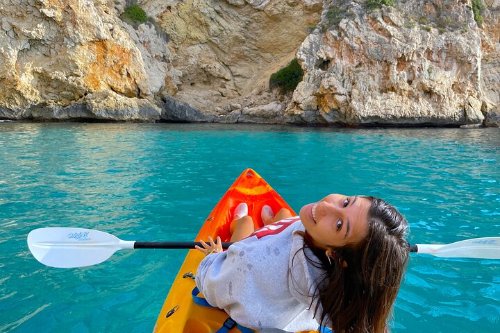 Kayak tour exploring caves and snorkeling in the clear waters of Cala Granadella, Benidorm, photo 14 | wizardtrip