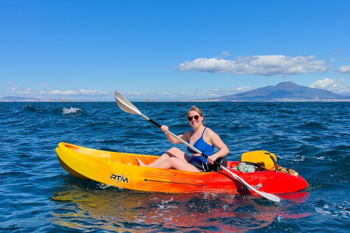Kayaking along the Sorrento coast to Bagni Regina Giovanna, Italy, photo 9 | wizardtrip