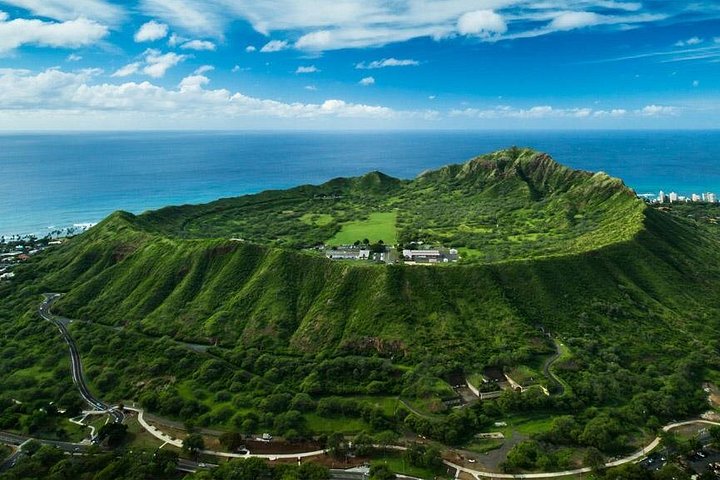 オアフ島のダイヤモンドヘッド、ハナウマ湾、聖なる滝などの絶景を巡るヘリコプター遊覧飛行、写真18 | wizardtrip
