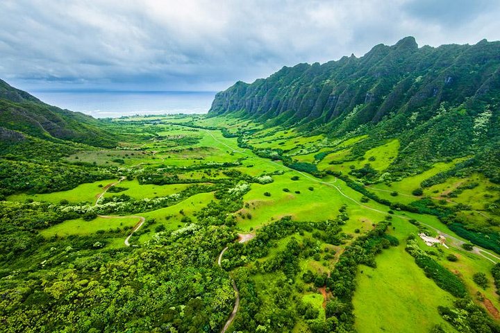 オアフ島のダイヤモンドヘッド、ハナウマ湾、聖なる滝などの絶景を巡るヘリコプター遊覧飛行、写真19 | wizardtrip