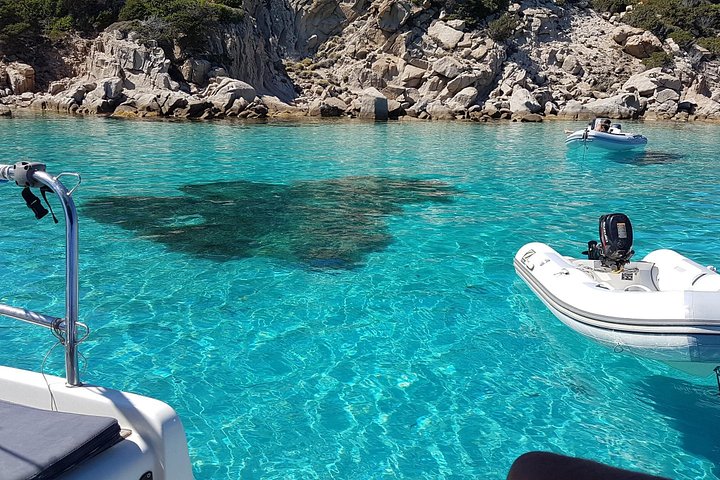 Tour in barca a vela nell'Arcipelago de La Maddalena, Sardegna, Italia, foto 16 | wizardtrip