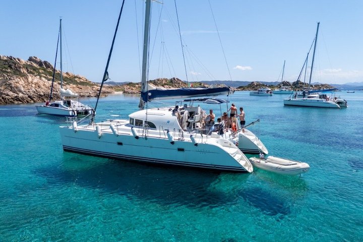 Excursión en catamarán por el Archipiélago de La Maddalena, Cerdeña, Italia, con natación y snorkel, foto 9 | wizardtrip