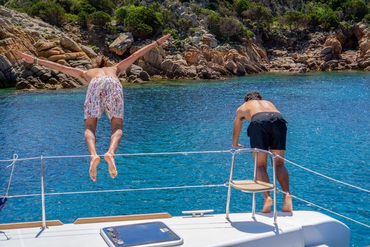 Excursión en catamarán por el Archipiélago de La Maddalena, Cerdeña, Italia, con natación y snorkel, foto 35 | wizardtrip