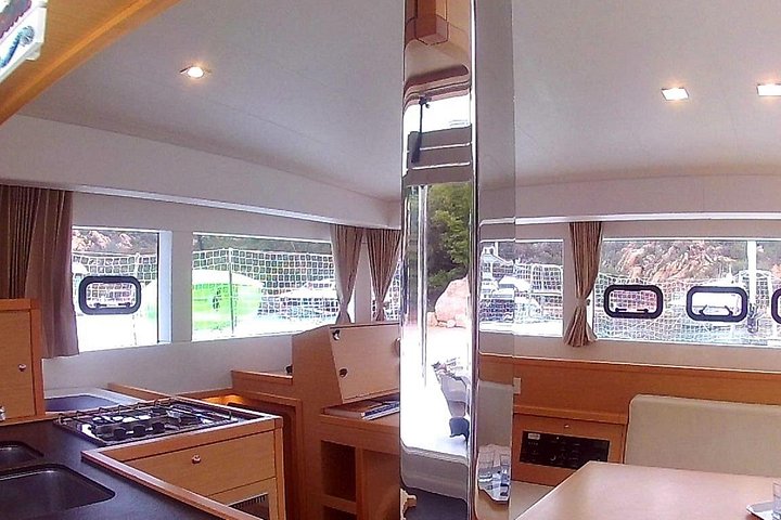 Luxe catamaran cruise die de prachtige baaien en stranden van de Maddalena Archipel op Sardinië verkent, foto 12 | wizardtrip