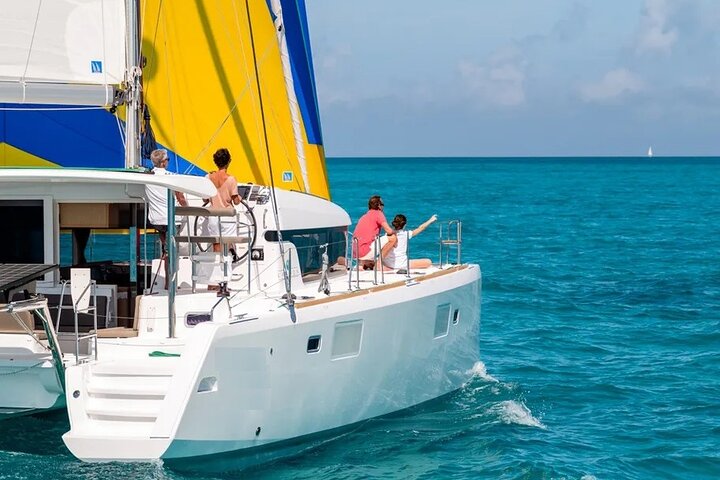 Luxe catamaran cruise die de prachtige baaien en stranden van de Maddalena Archipel op Sardinië verkent, foto 38 | wizardtrip