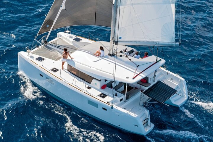 Luxe catamaran cruise die de prachtige baaien en stranden van de Maddalena Archipel op Sardinië verkent, foto 42 | wizardtrip
