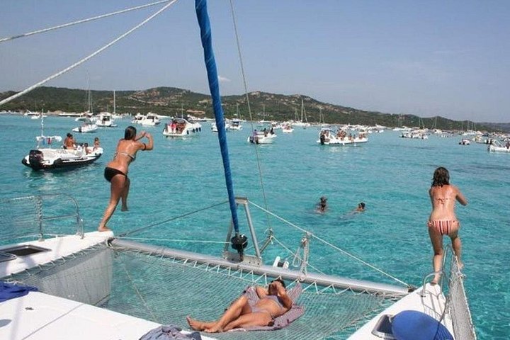 Passeio de catamarã explorando as águas turquesa e as ilhas do Arquipélago de La Maddalena, Sardenha, foto 14 | wizardtrip