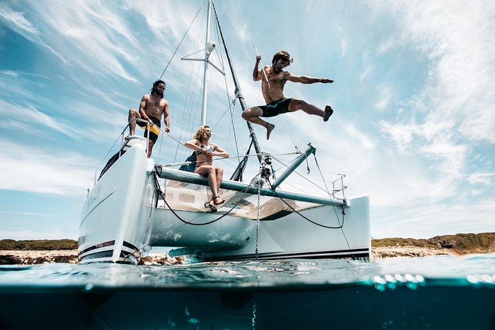 Passeio de catamarã explorando as águas turquesa e as ilhas do Arquipélago de La Maddalena, Sardenha, foto 30 | wizardtrip