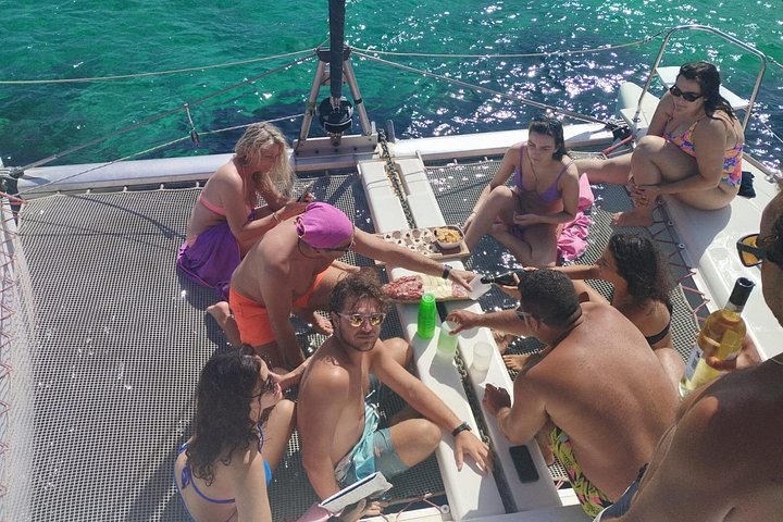 Passeio de catamarã explorando as águas turquesa e as ilhas do Arquipélago de La Maddalena, Sardenha, foto 35 | wizardtrip