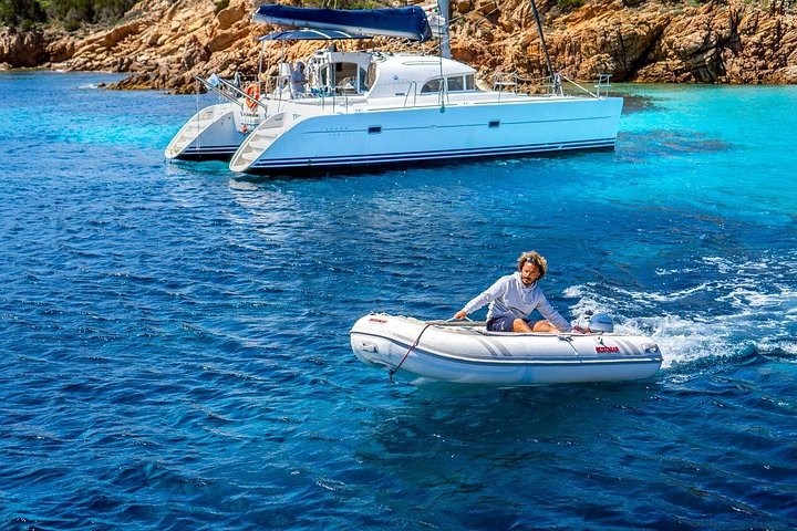Passeio de catamarã explorando as águas turquesa e as ilhas do Arquipélago de La Maddalena, Sardenha, foto 47 | wizardtrip