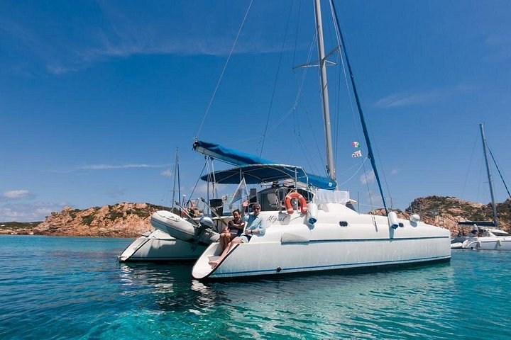 Passeio de catamarã explorando as águas turquesa e as ilhas do Arquipélago de La Maddalena, Sardenha, foto 48 | wizardtrip