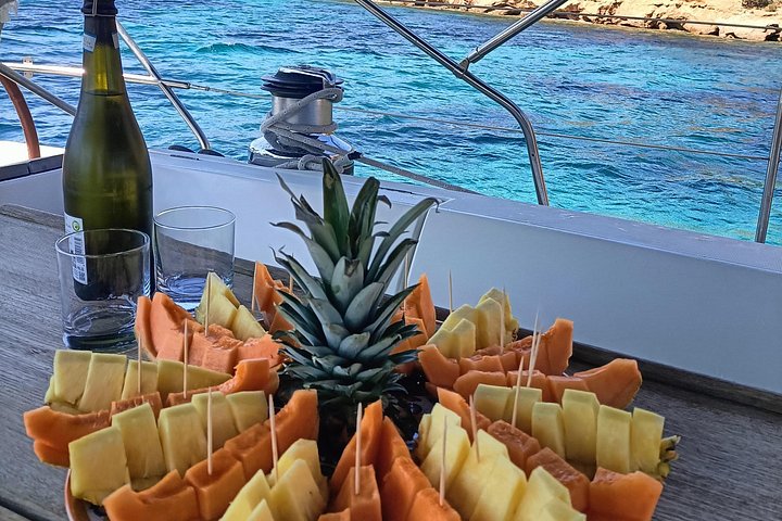 Passeio de catamarã no Arquipélago da Madalena, Sardenha, com natação e snorkeling em águas turquesa, foto 21 | wizardtrip