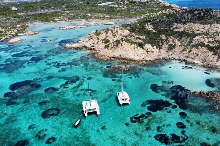 Passeio de catamarã no Arquipélago da Madalena, Sardenha, com natação e snorkeling em águas turquesa, foto 41 | wizardtrip