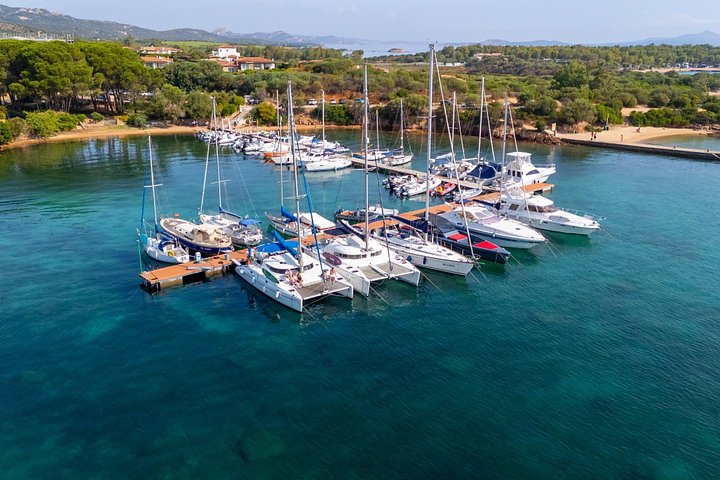 Passeio de catamarã no Arquipélago da Madalena, Sardenha, com natação e snorkeling em águas turquesa, foto 42 | wizardtrip