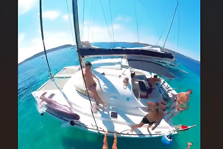 Passeio de catamarã no Arquipélago da Madalena, Sardenha, com natação e snorkeling em águas turquesa, foto 45 | wizardtrip
