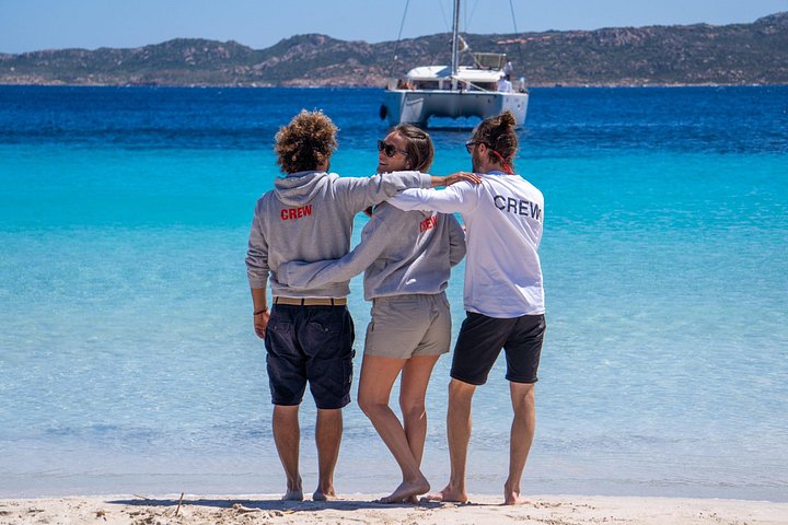 Passeio de catamarã no Arquipélago da Madalena, Sardenha, com natação e snorkeling em águas turquesa, foto 46 | wizardtrip