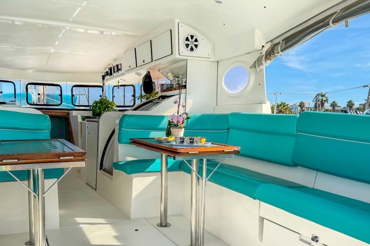 Tour en velero por el Archipiélago de La Maddalena a bordo de un monomarán, con aguas cristalinas y playas hermosas, foto 6 | wizardtrip