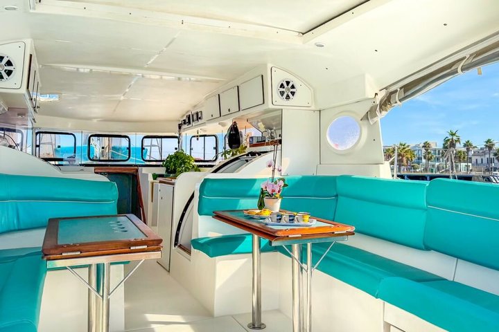 Tour en velero por el Archipiélago de La Maddalena a bordo de un monomarán, con aguas cristalinas y playas hermosas, foto 8 | wizardtrip