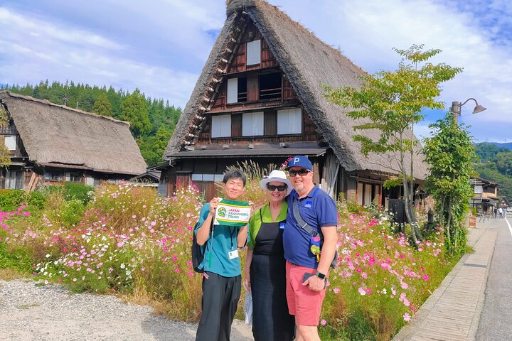 World Heritage Shirakawa-go Guided Tour from Kanazawa | wizardtrip