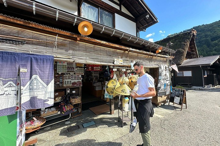 Visita guiada à pitoresca aldeia de estilo Gassho de Shirakawa-go a partir de Kanazawa, Japão, foto 33 | wizardtrip