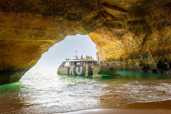 Albufeira: Benagil Caves and Coastline Cruise | wizardtrip