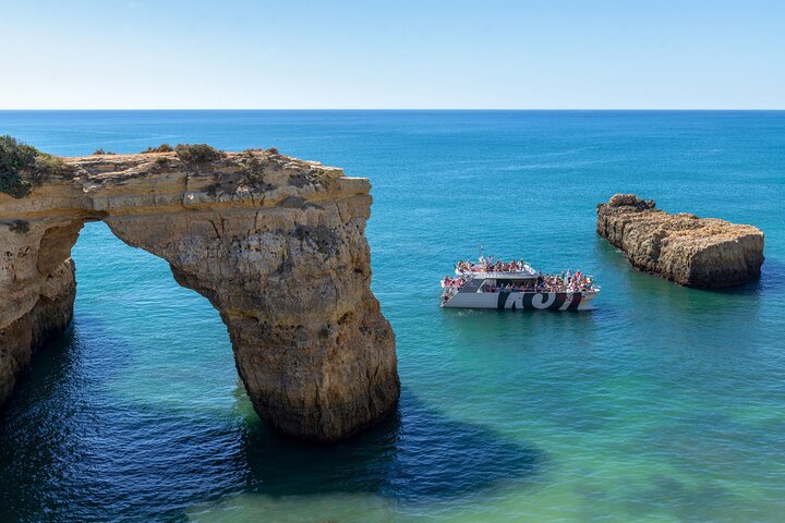 Catamaran cruise to Benagil Caves along the Algarve coast from Albufeira, Portugal, photo 6 | wizardtrip