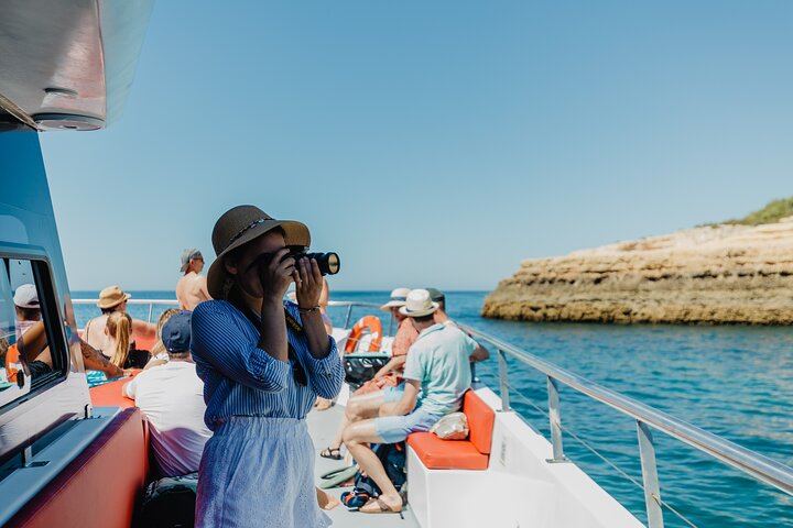 Catamaran cruise to Benagil Caves along the Algarve coast from Albufeira, Portugal, photo 9 | wizardtrip