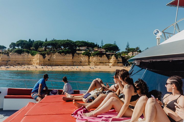 Catamaran cruise to Benagil Caves along the Algarve coast from Albufeira, Portugal, photo 12 | wizardtrip