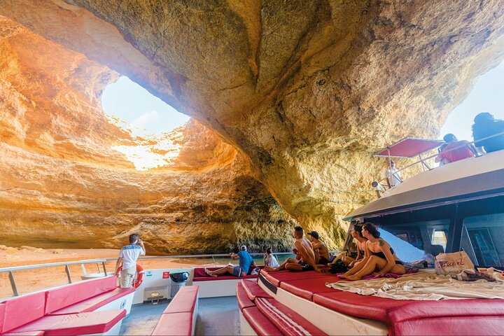 Catamaran cruise to Benagil Caves along the Algarve coast from Albufeira, Portugal, photo 14 | wizardtrip