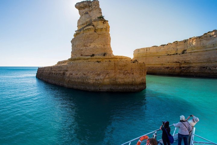 Catamaran cruise to Benagil Caves along the Algarve coast from Albufeira, Portugal, photo 18 | wizardtrip