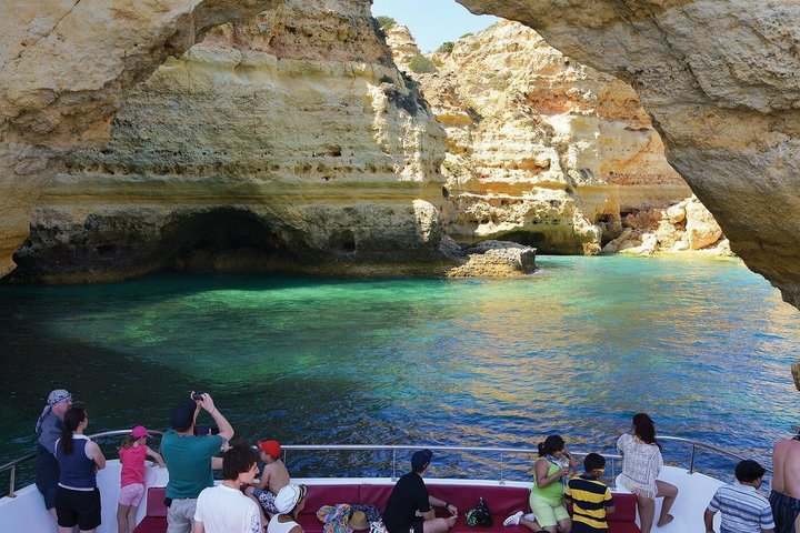 Catamaran cruise to Benagil Caves along the Algarve coast from Albufeira, Portugal, photo 20 | wizardtrip