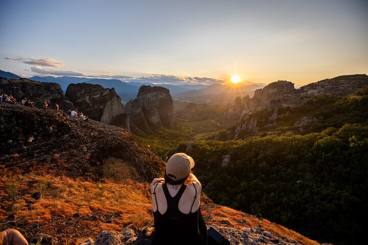 Day trip to Meteora monasteries from Athens by bus, featuring stunning rock formations and ancient religious sites, photo 7 | wizardtrip