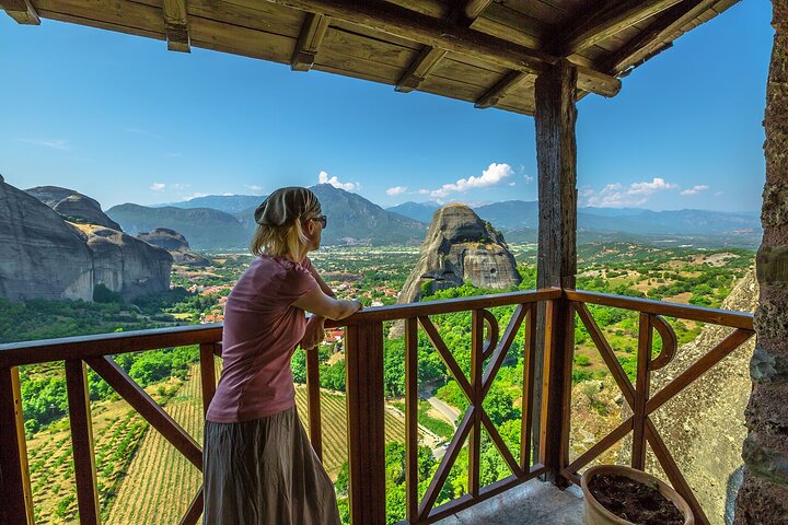 Day trip to Meteora monasteries from Athens by bus, featuring stunning rock formations and ancient religious sites, photo 14 | wizardtrip