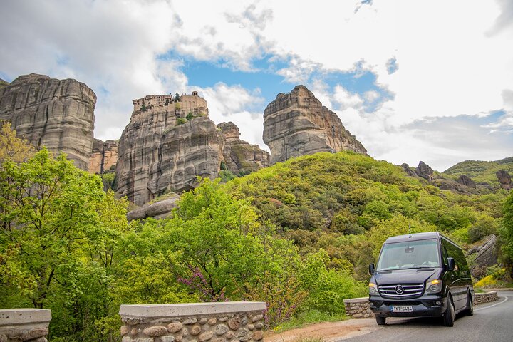 Day trip to Meteora monasteries from Athens by bus, featuring stunning rock formations and ancient religious sites, photo 30 | wizardtrip