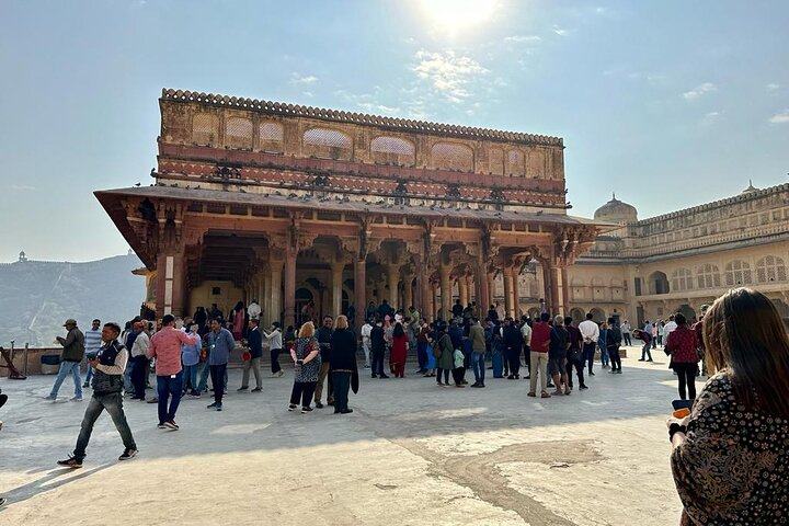 A private day tour to Jaipur from Delhi, showcasing Amber Fort, Hawa Mahal, and City Palace, photo 11 | wizardtrip