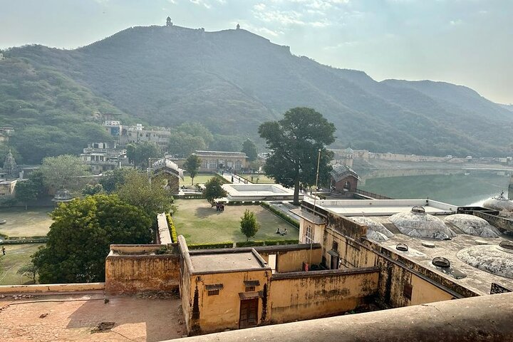 A private day tour to Jaipur from Delhi, showcasing Amber Fort, Hawa Mahal, and City Palace, photo 13 | wizardtrip