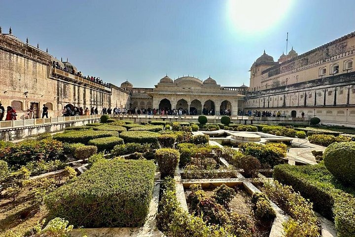 A private day tour to Jaipur from Delhi, showcasing Amber Fort, Hawa Mahal, and City Palace, photo 14 | wizardtrip